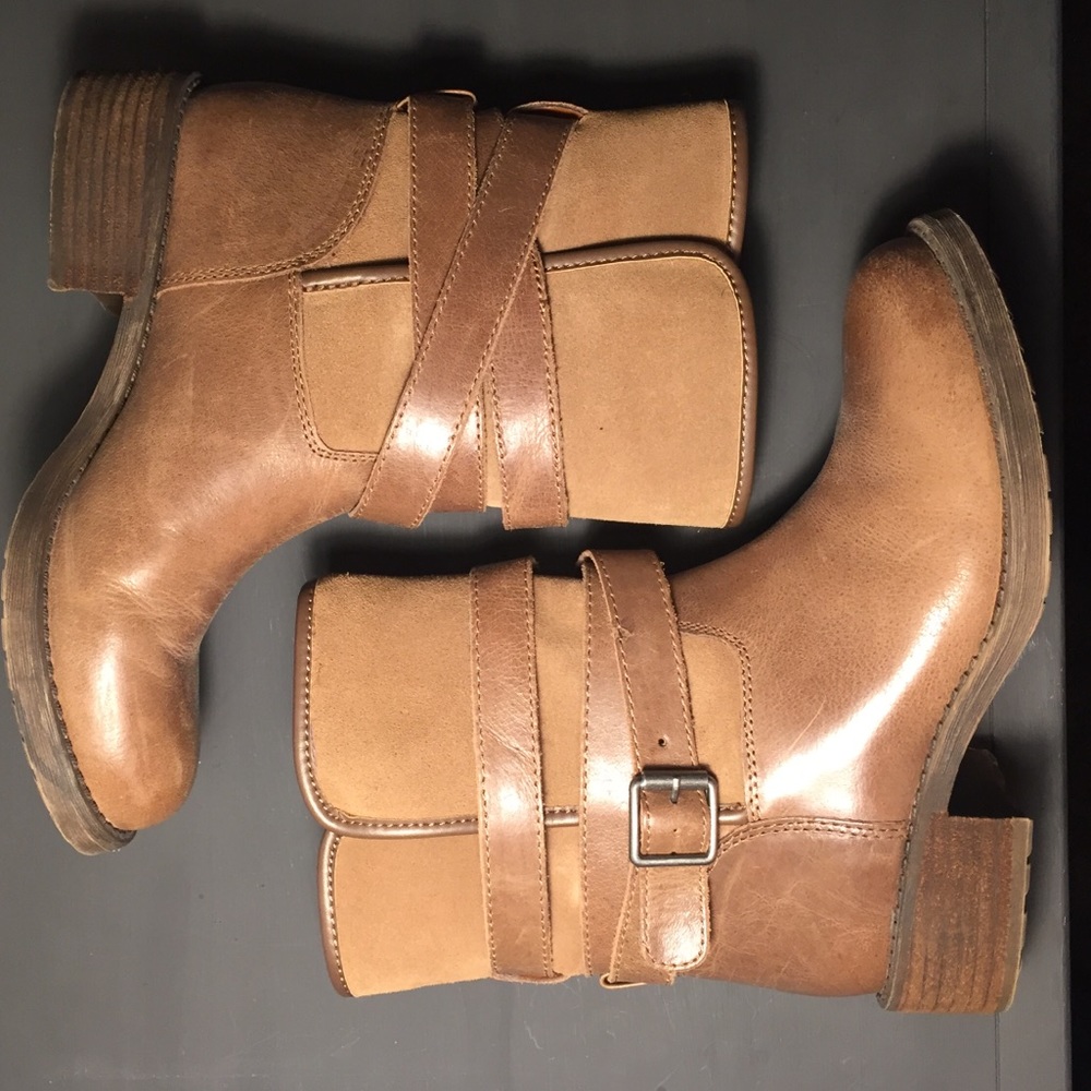 Lucky brand boots size 7 like new faux fur inside